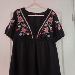 SHEIN Curve Black Plus Size Top with Crew Neck